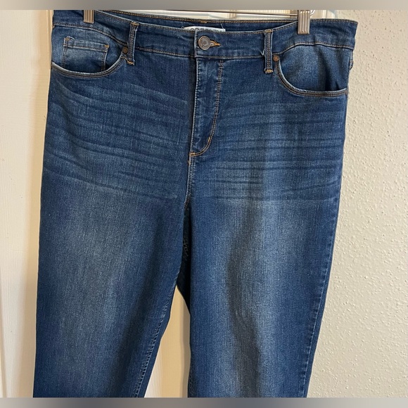 Code Bleu Plus Size Rolled Cuff Weekend Jeans Size 14 - Picture 2 of 6